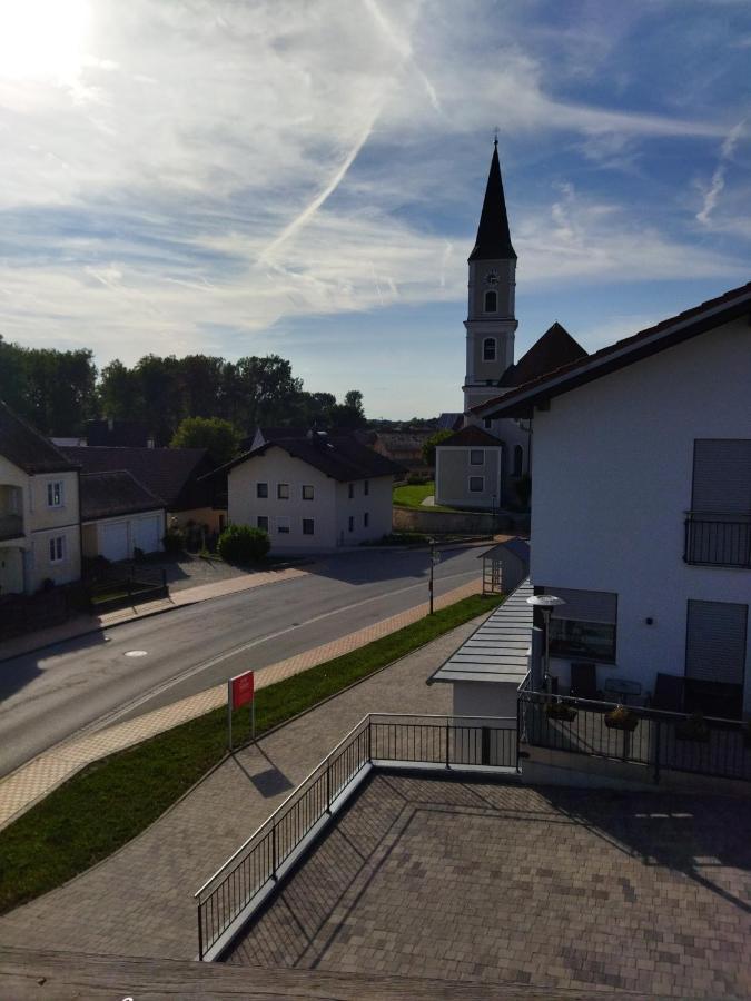 Aussergewoehnliche Atelierferienwohnung Mit Balkon An Der Donau Winzer Eksteriør bilde