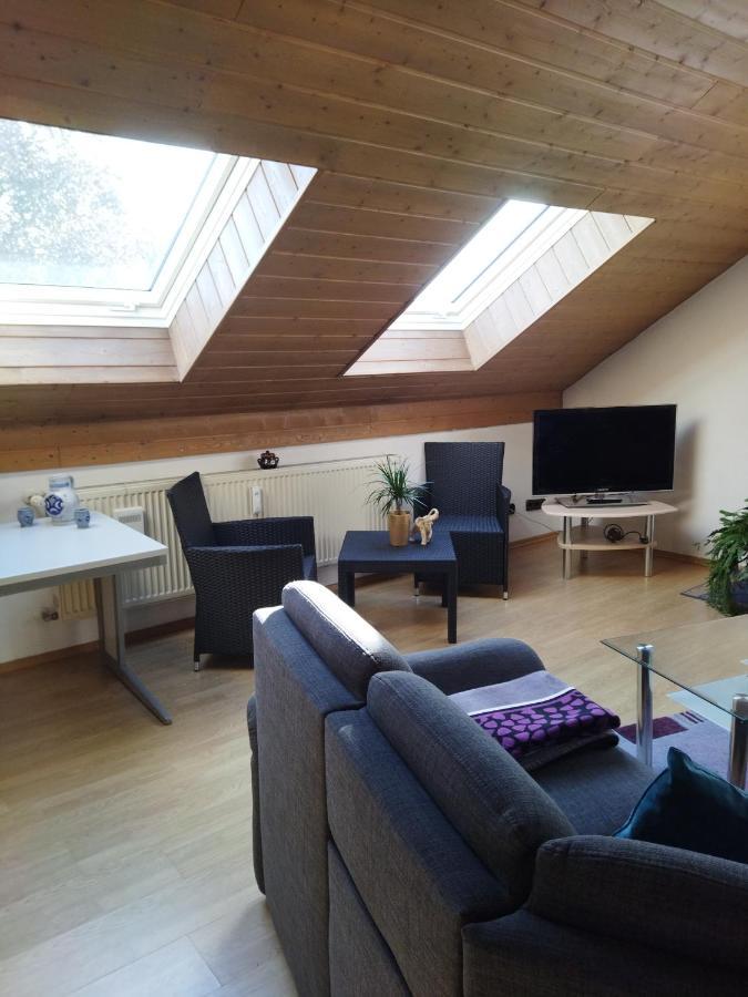 Aussergewoehnliche Atelierferienwohnung Mit Balkon An Der Donau Winzer Eksteriør bilde